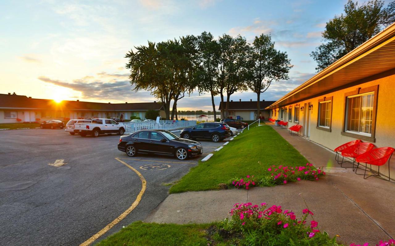 Au Doc Motel Repentigny Dış mekan fotoğraf
